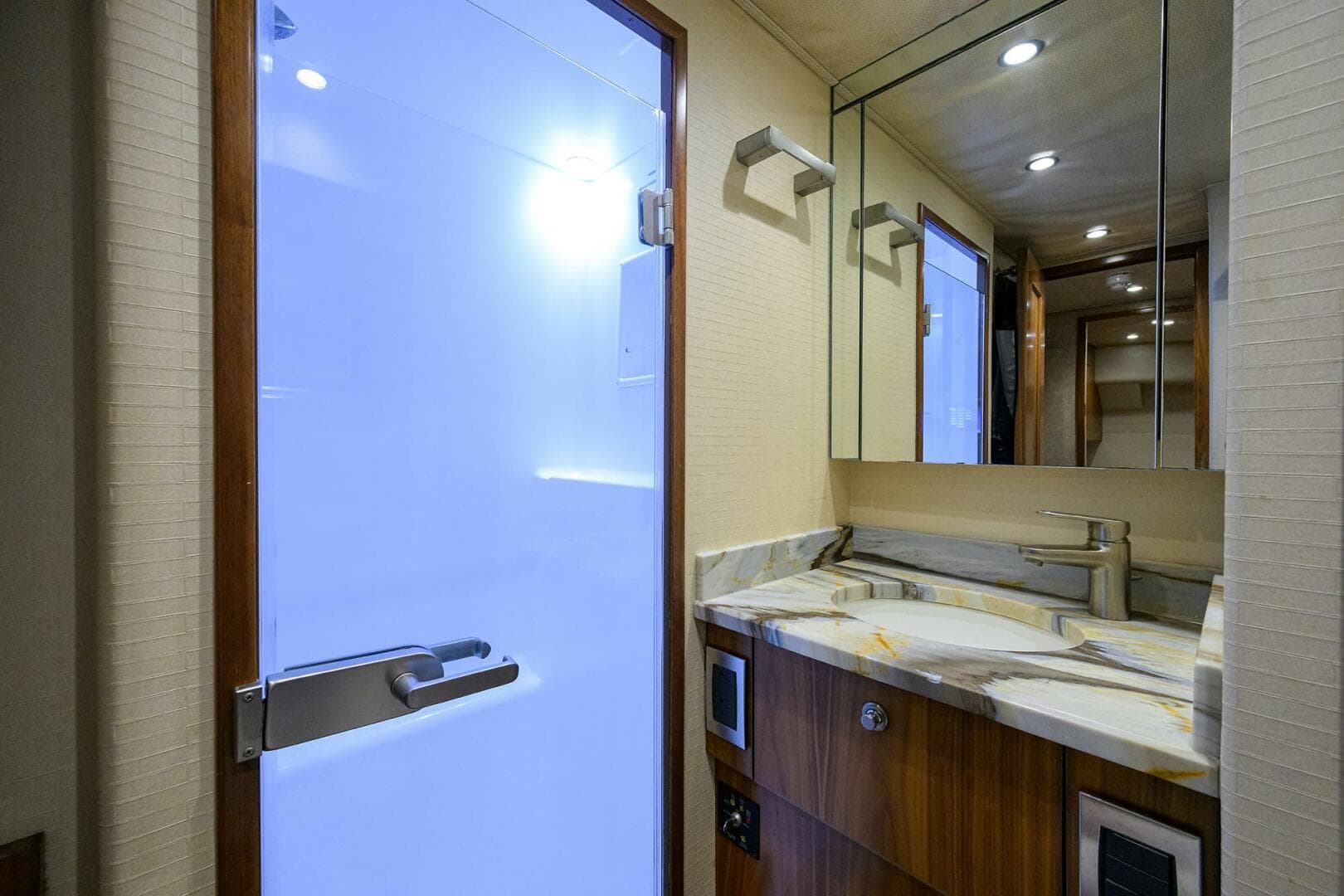 2017 Viking 92 Enclosed Bridge — photo 78