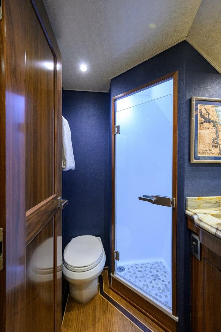 2017 Viking 92 Enclosed Bridge — photo 73