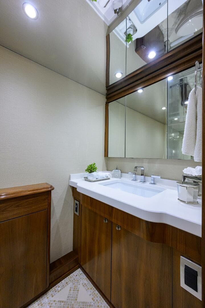 2017 Viking 92 Enclosed Bridge — photo 52