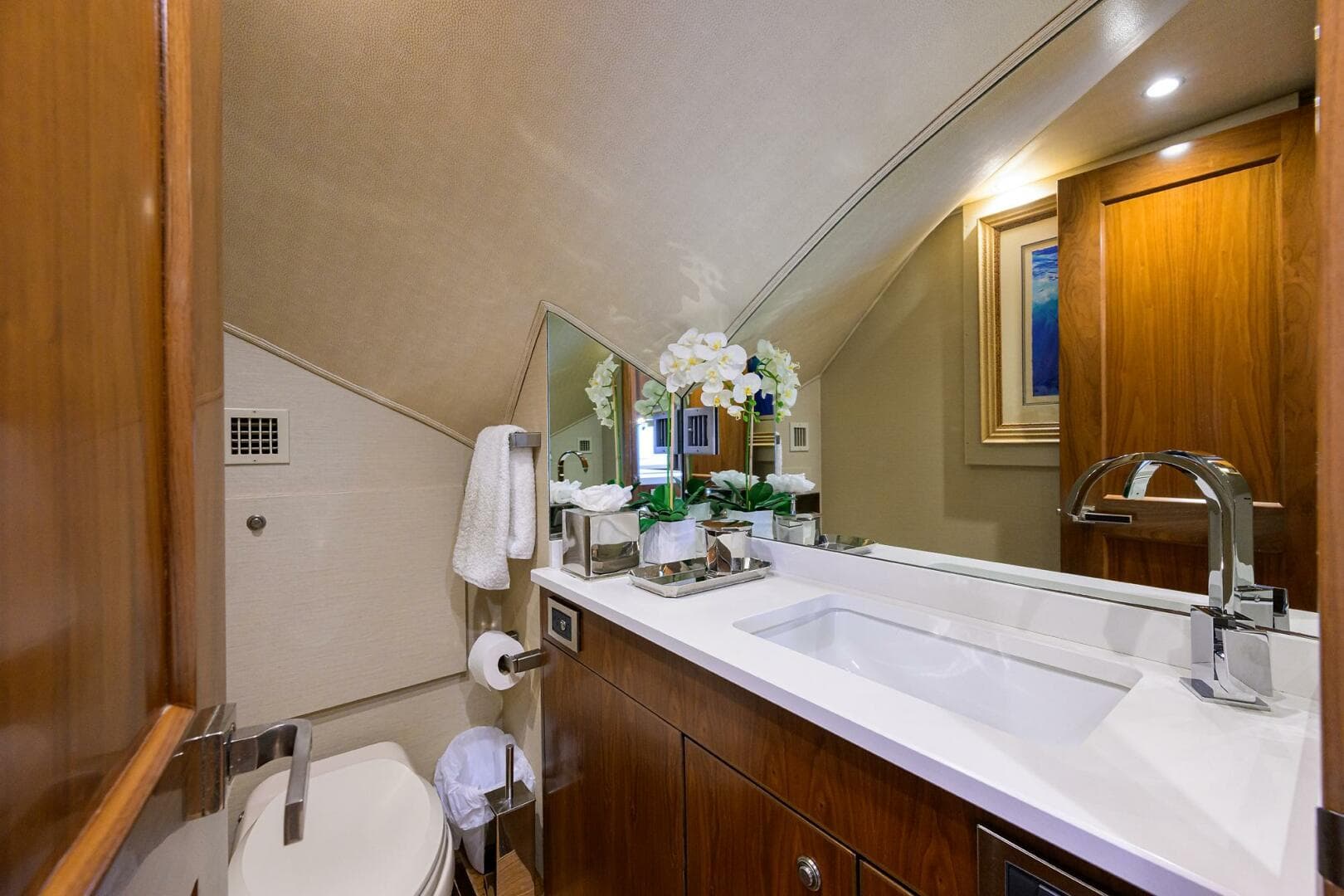 2017 Viking 92 Enclosed Bridge — photo 43