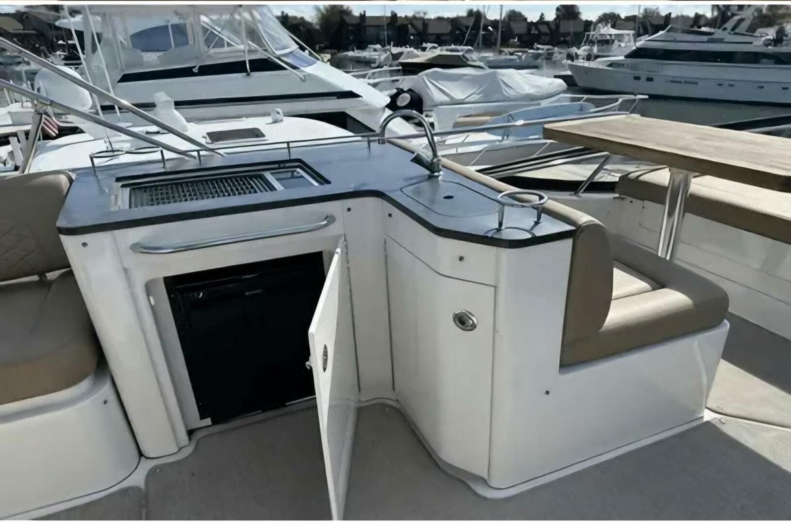 2017 Sea Ray 51 Flybridge — photo 17