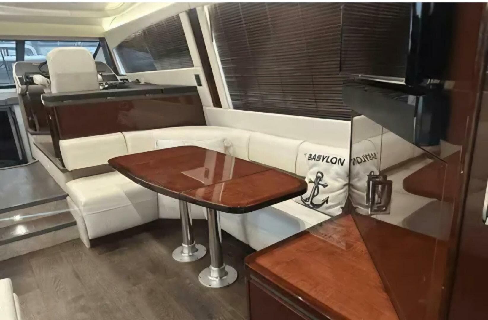 2017 Sea Ray 51 Flybridge — photo 9