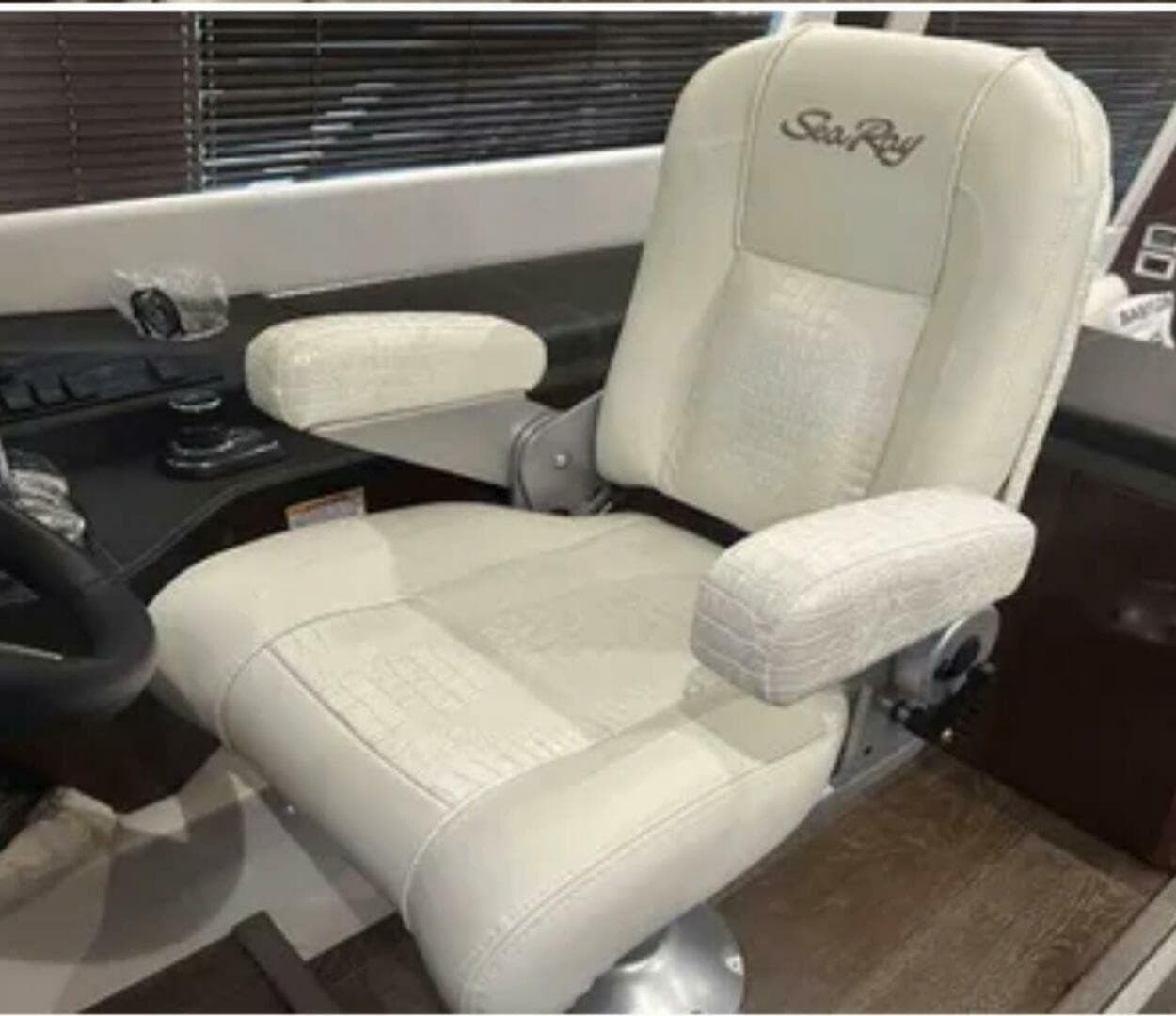 2017 Sea Ray 51 Flybridge — photo 10