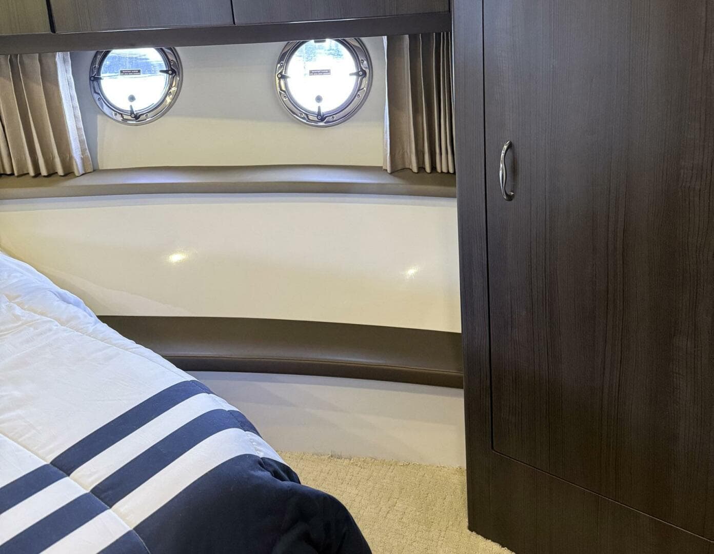 2013 Carver C-34 Command Bridge — photo 17