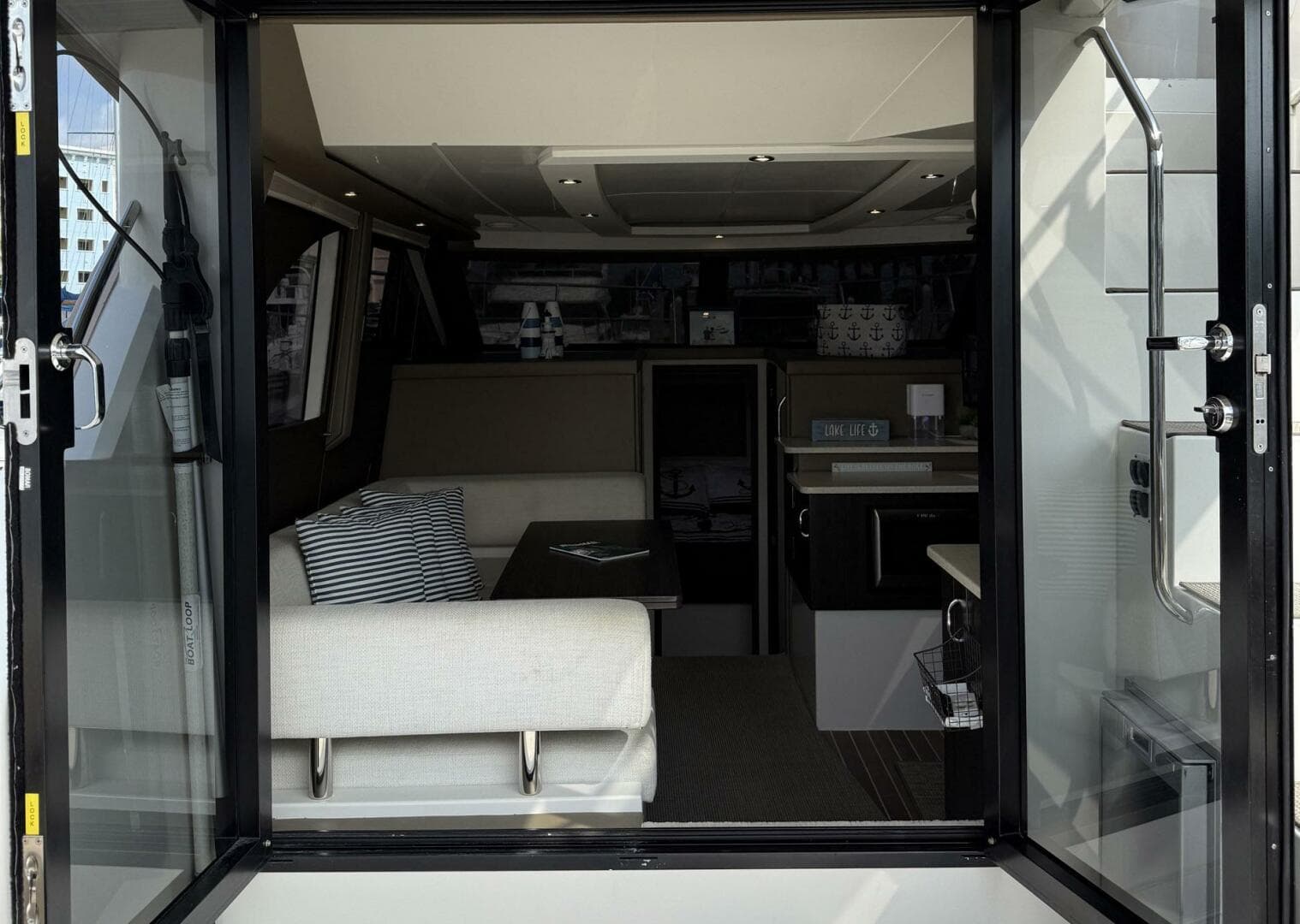 2013 Carver C-34 Command Bridge — photo 6