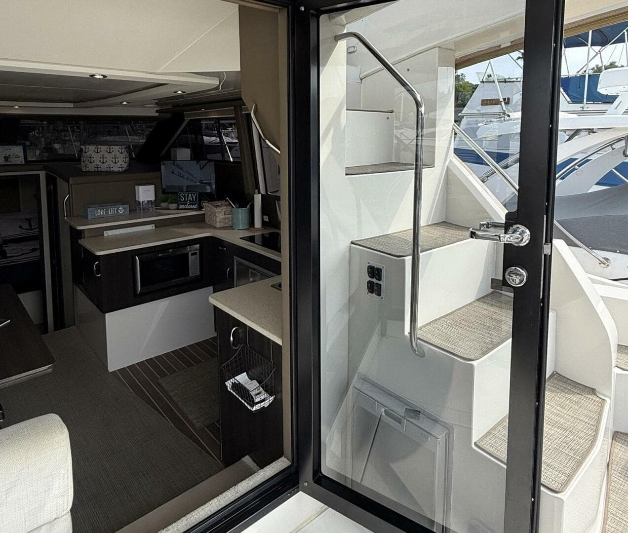 2013 Carver C-34 Command Bridge — photo 29