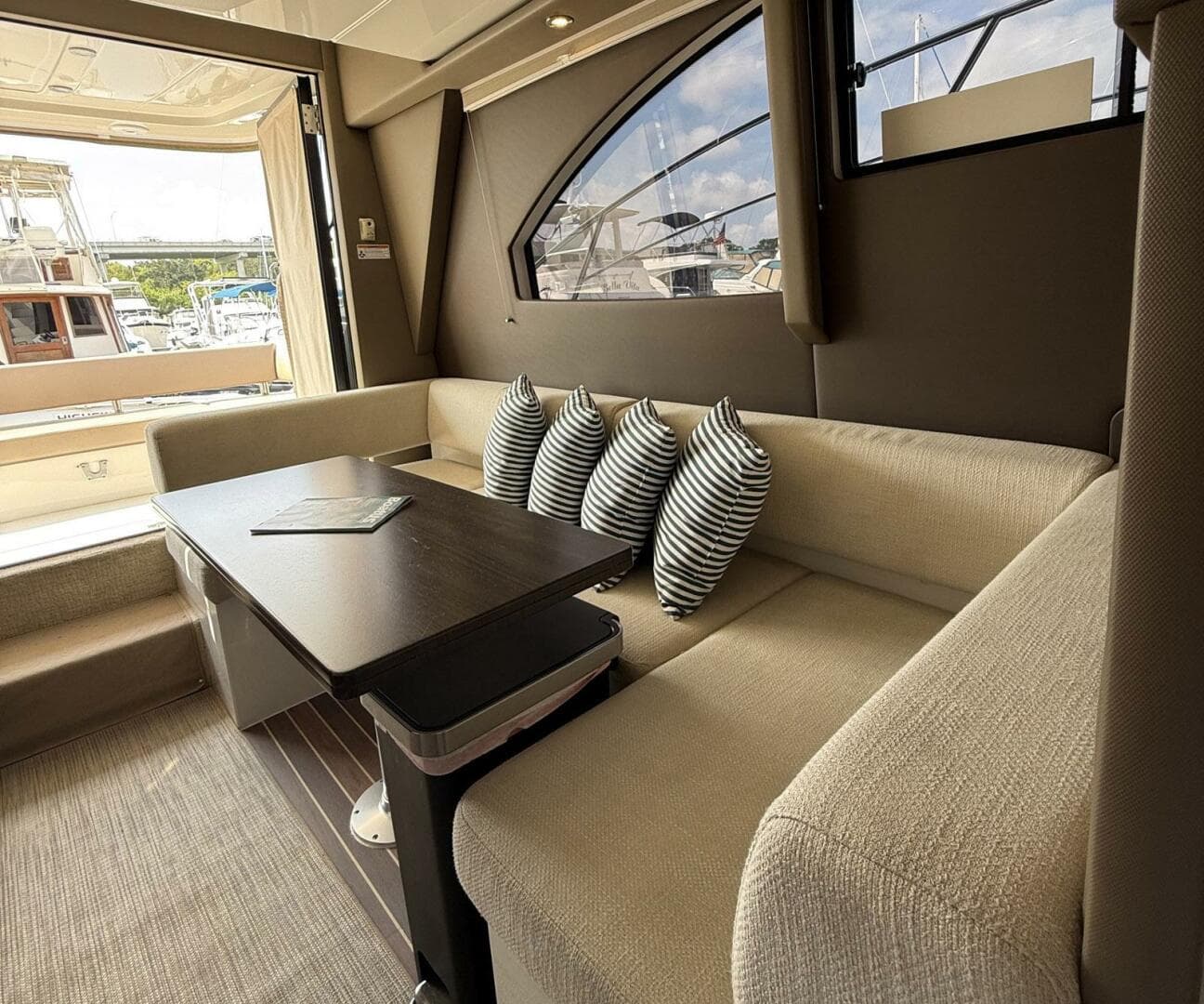 2013 Carver C-34 Command Bridge — photo 10