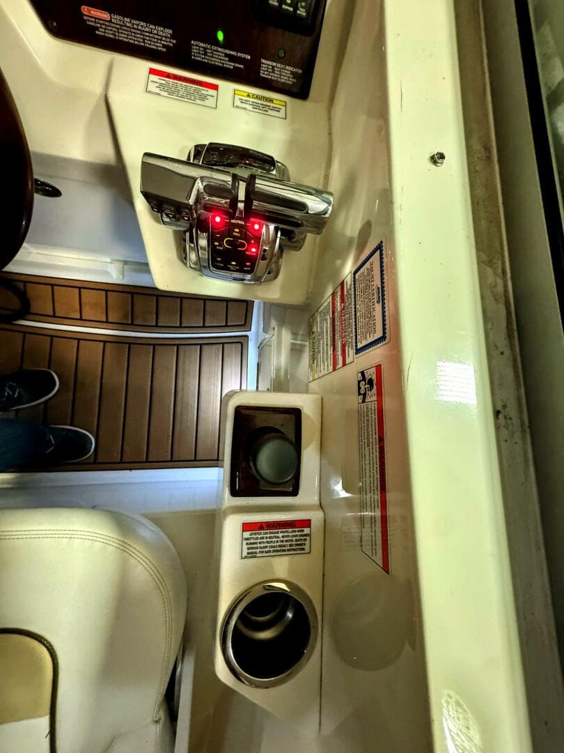 2010 Sea Ray 310 Sundancer — photo 16