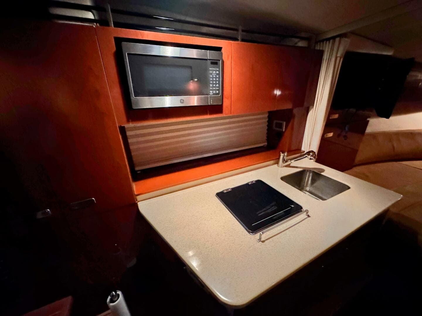 2010 Sea Ray 310 Sundancer — photo 24