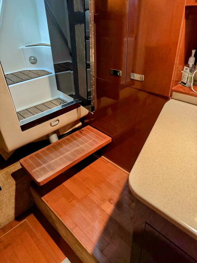 2010 Sea Ray 310 Sundancer — photo 17