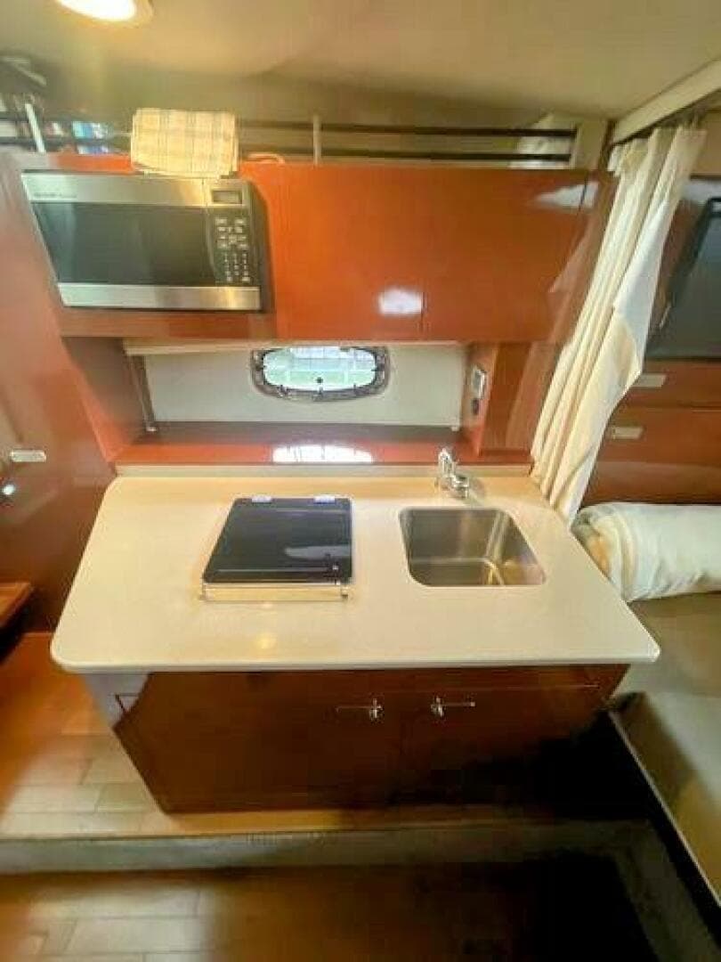 2010 Sea Ray 310 Sundancer — photo 25