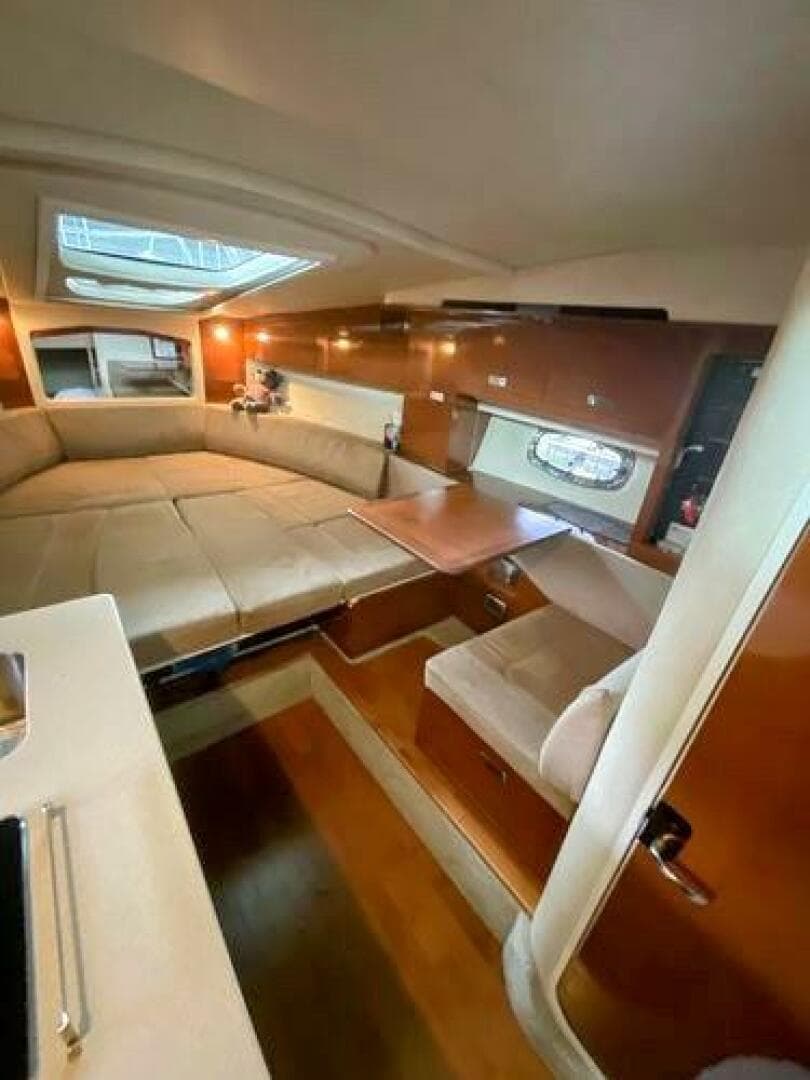 2010 Sea Ray 310 Sundancer — photo 18