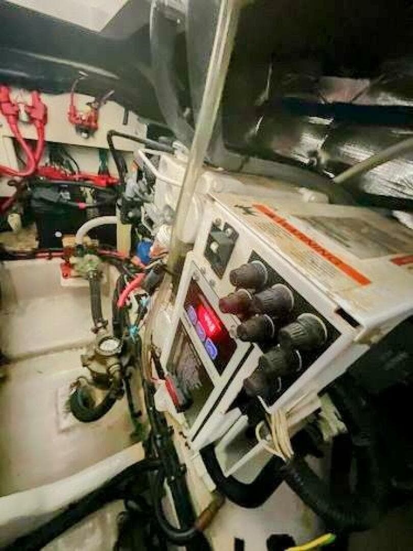 2010 Sea Ray 310 Sundancer — photo 32