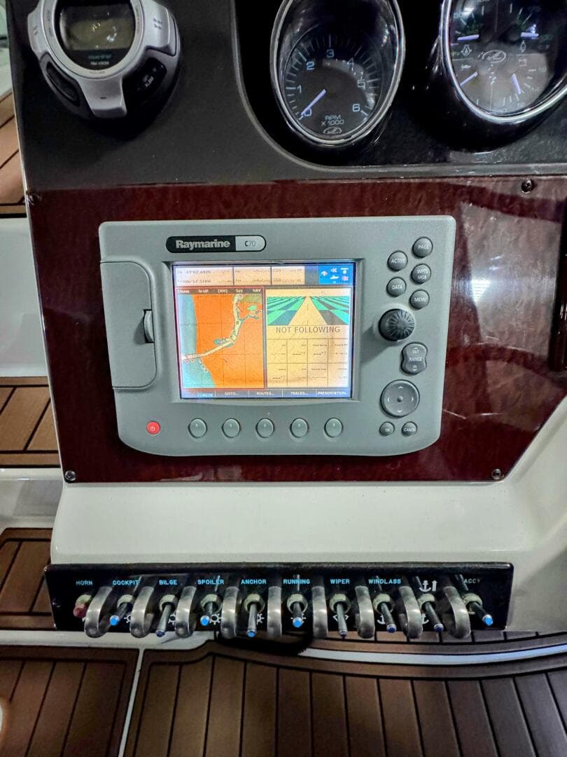 2010 Sea Ray 310 Sundancer — photo 15
