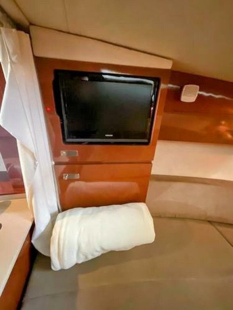 2010 Sea Ray 310 Sundancer — photo 23