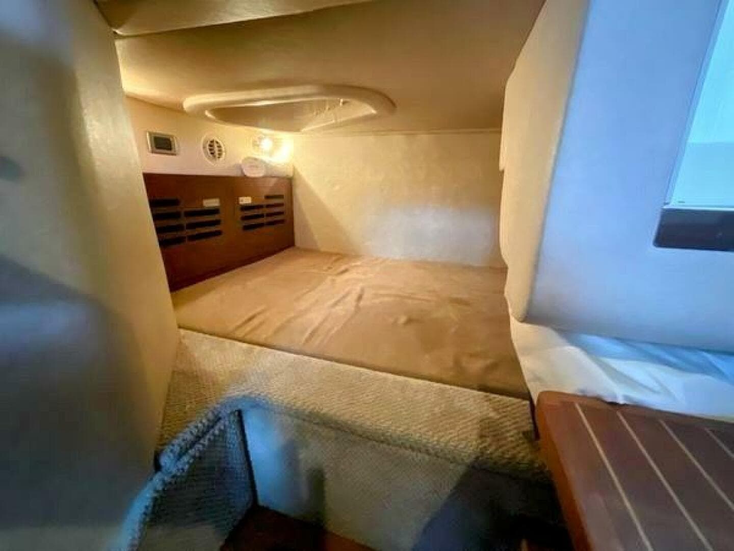 2010 Sea Ray 310 Sundancer — photo 28