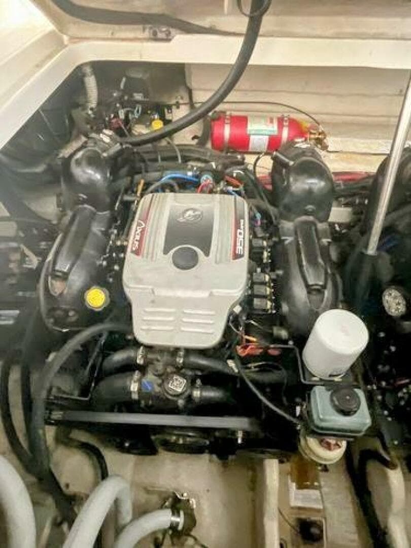 2010 Sea Ray 310 Sundancer — photo 34