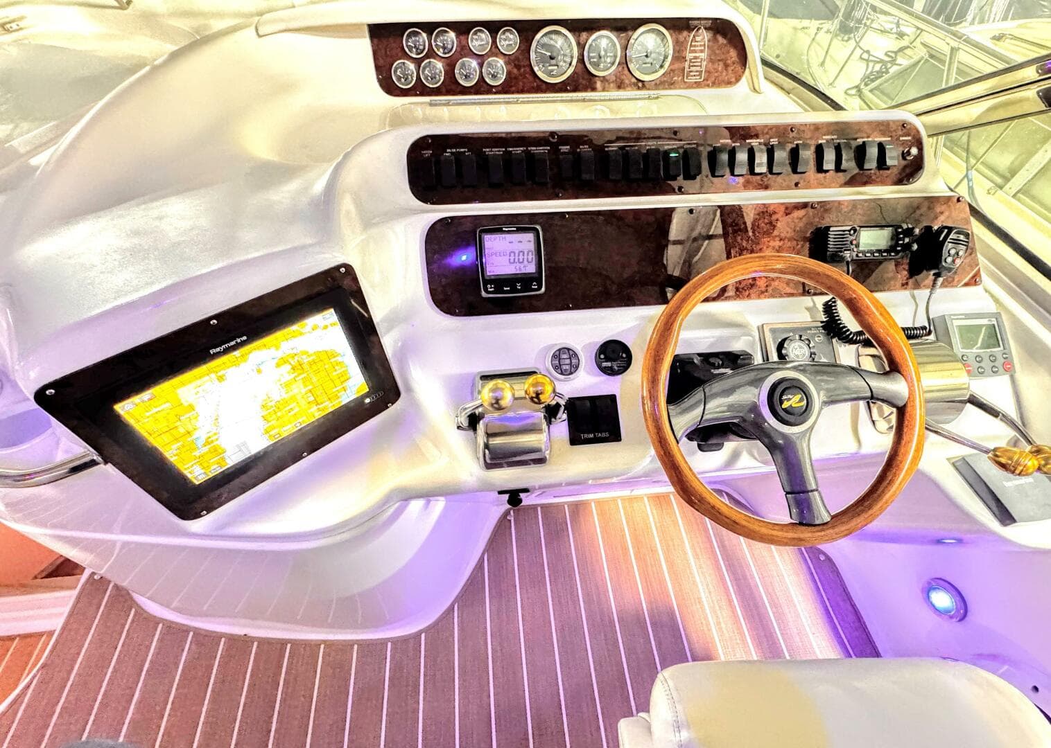 1998 Sea Ray 400 Sundancer — photo 21