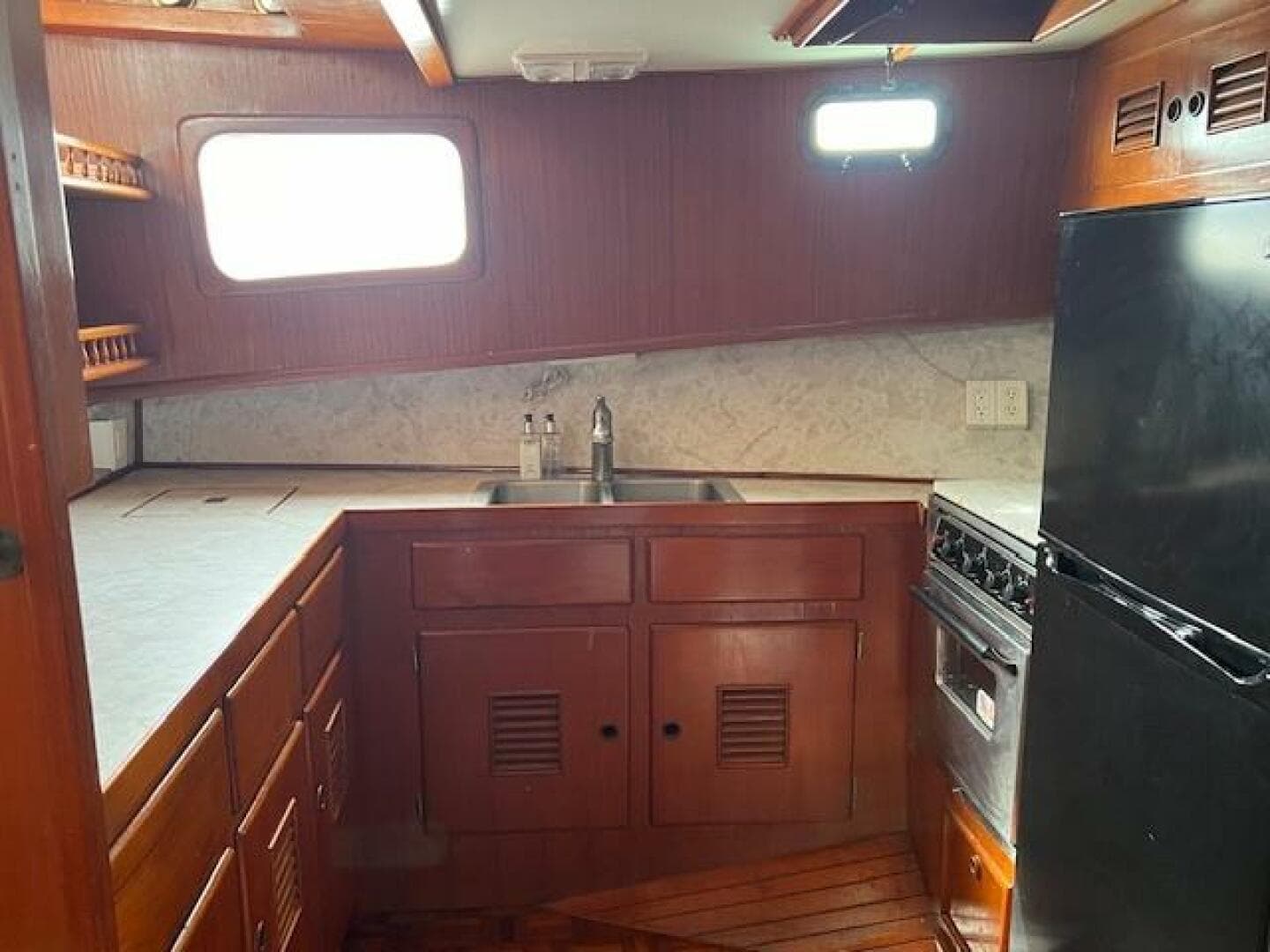 1981 Marine Trader Double Cabin — photo 49