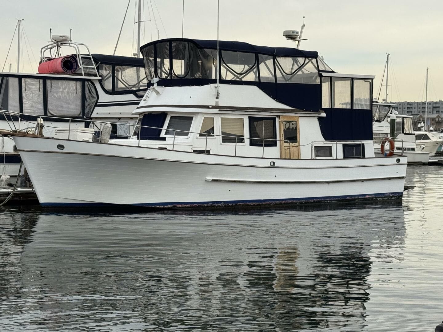 1981 Marine Trader Double Cabin — photo 2