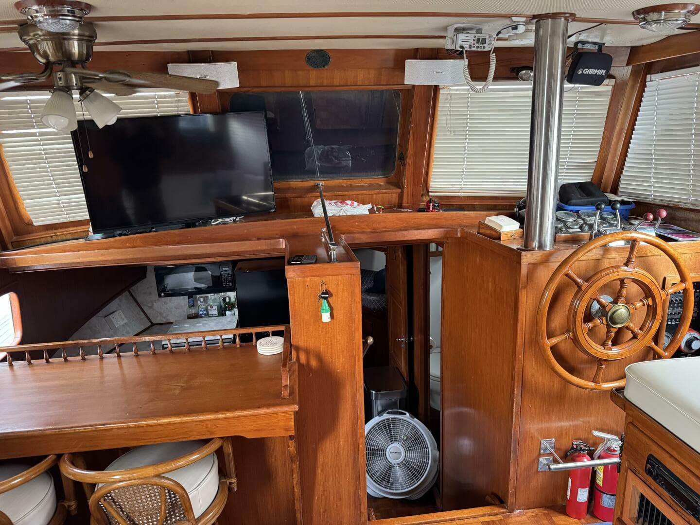 1981 Marine Trader Double Cabin — photo 40