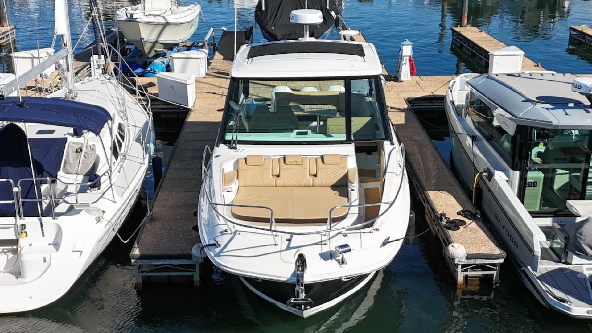 2023 Sea Ray 320 Outboard — photo 7