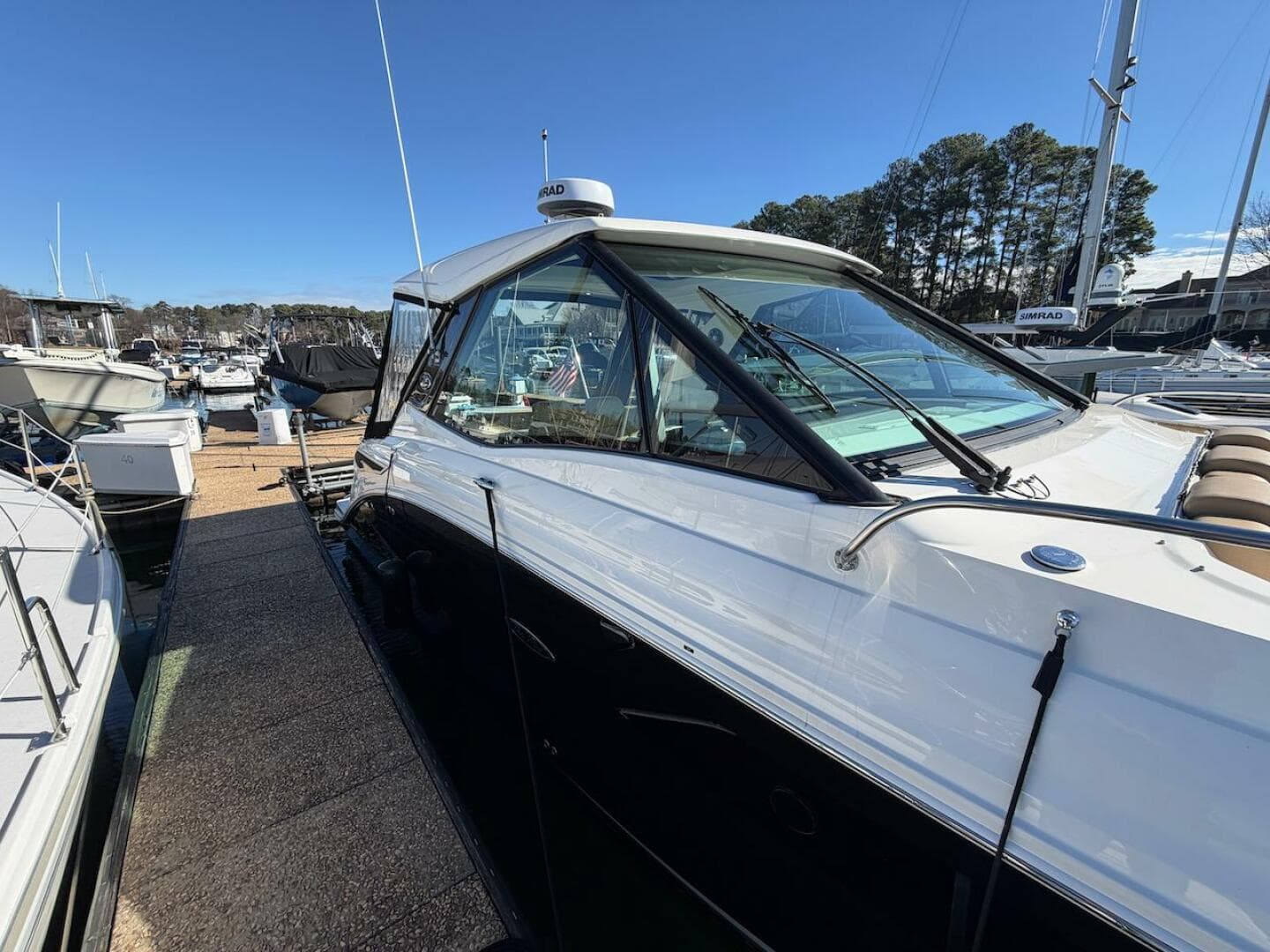 2023 Sea Ray 320 Outboard — photo 11