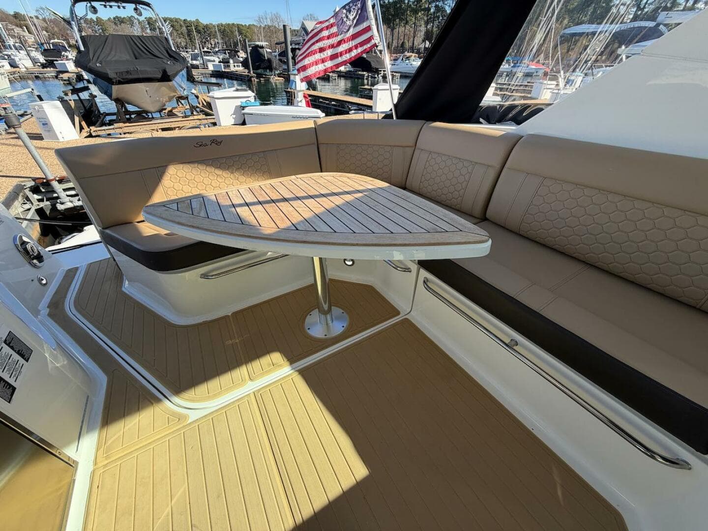 2023 Sea Ray 320 Outboard — photo 24