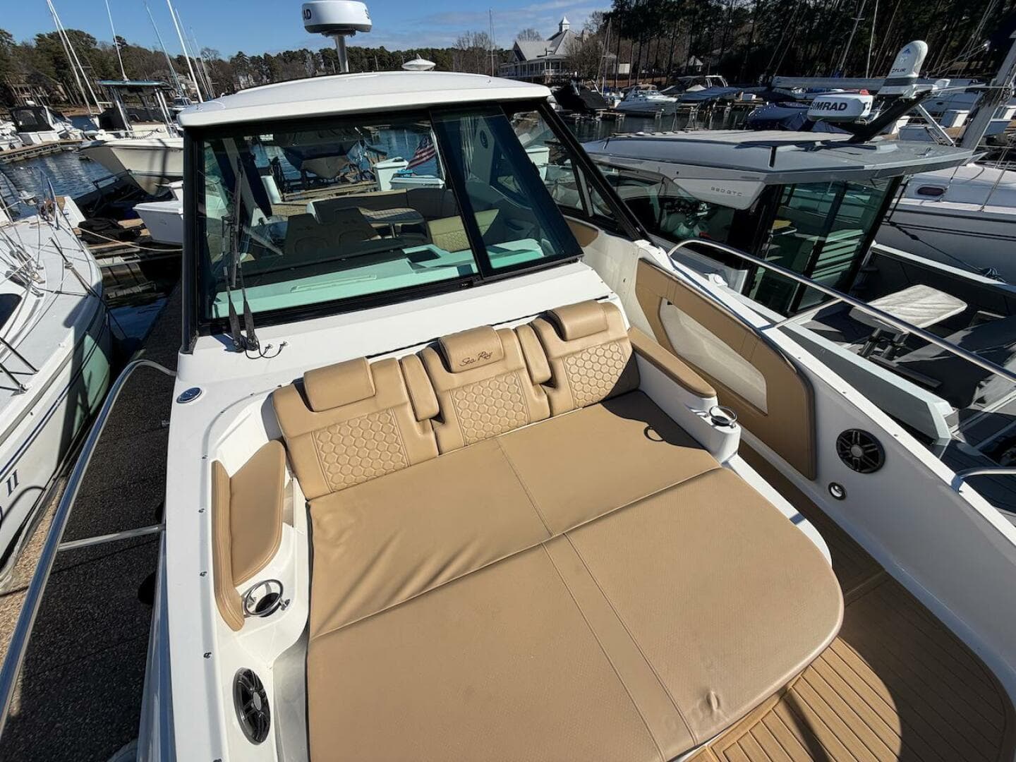 2023 Sea Ray 320 Outboard — photo 18