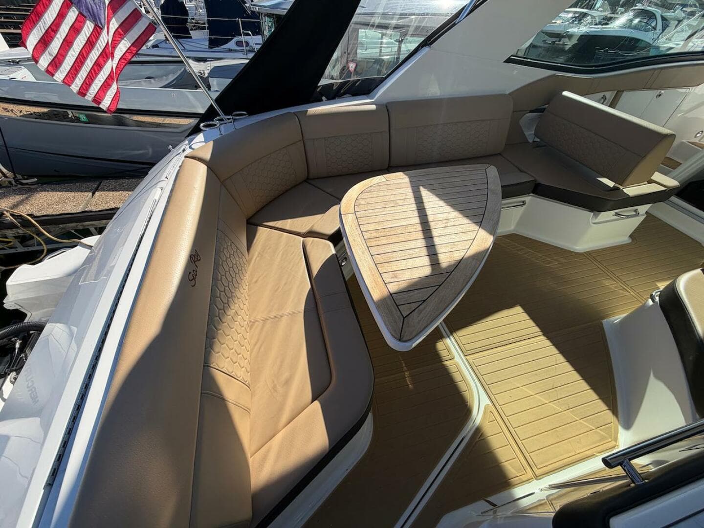 2023 Sea Ray 320 Outboard — photo 22