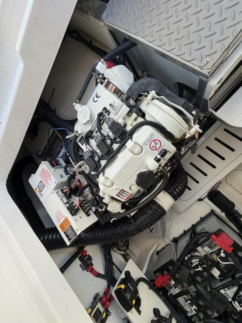 2023 Sea Ray 320 Outboard — photo 44