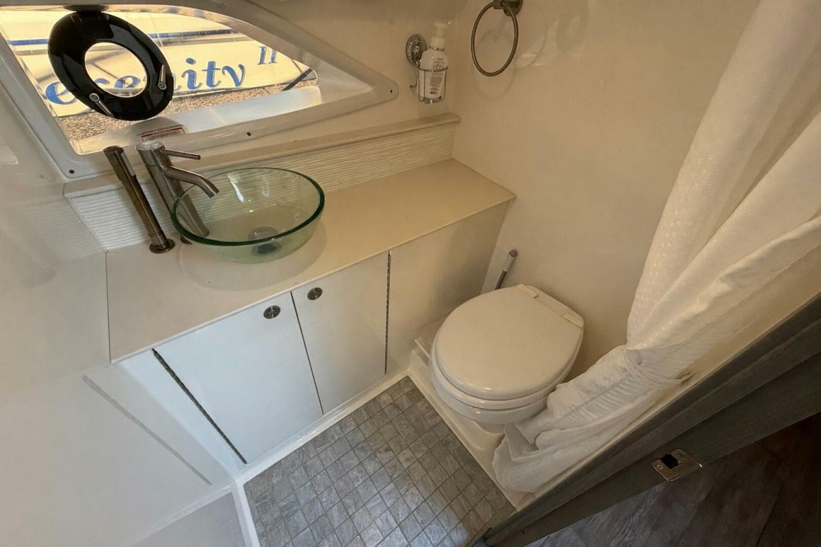 2023 Sea Ray 320 Outboard — photo 39