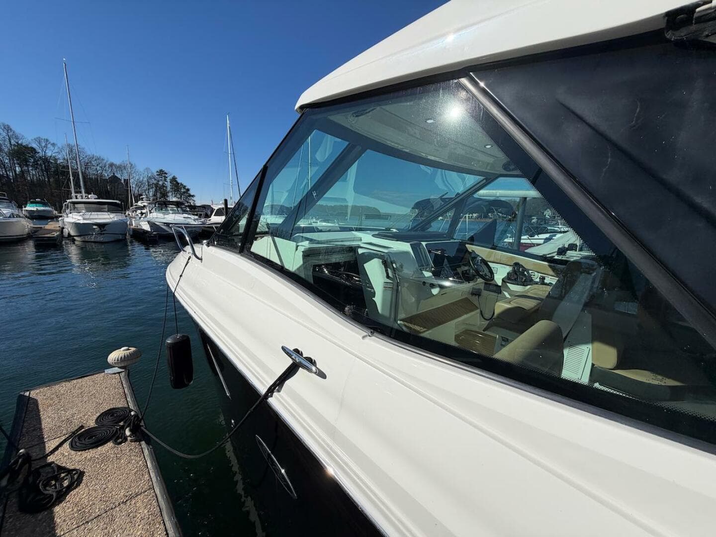 2023 Sea Ray 320 Outboard — photo 14