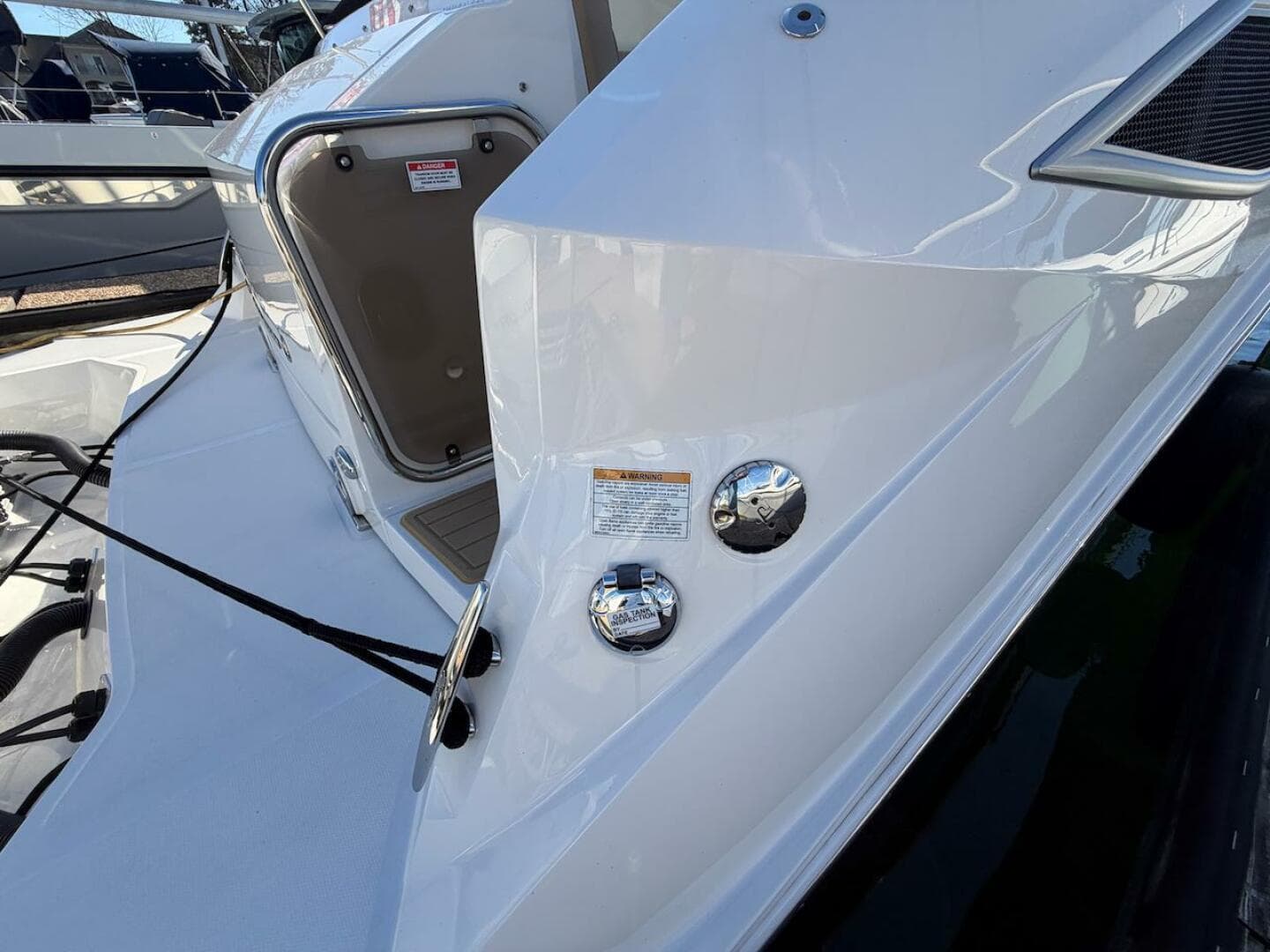 2023 Sea Ray 320 Outboard — photo 42