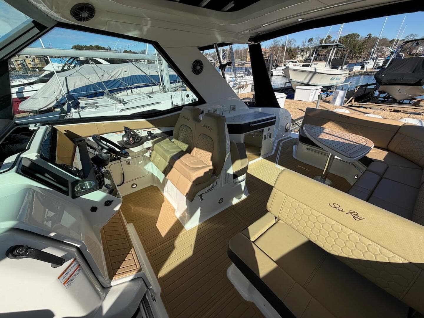2023 Sea Ray 320 Outboard — photo 25