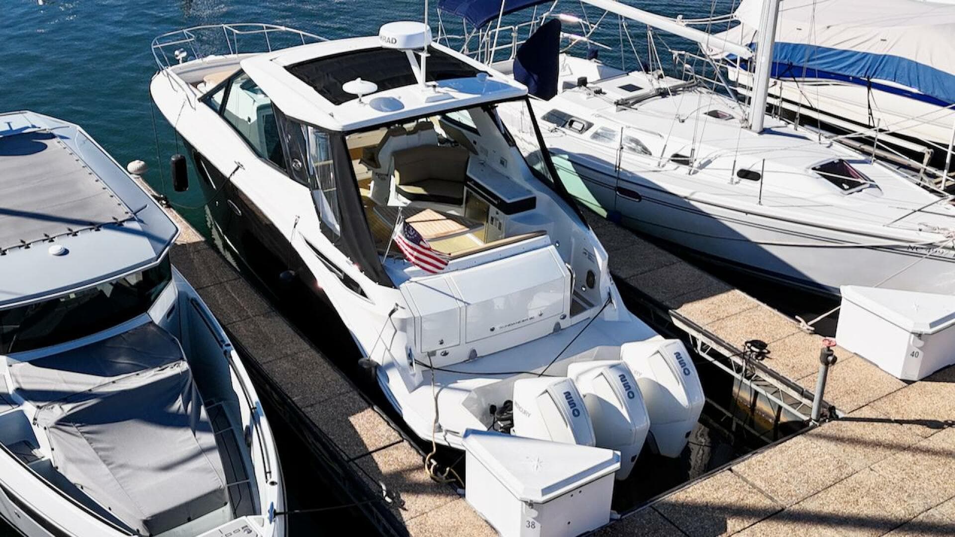 2023 Sea Ray 320 Outboard — photo 2