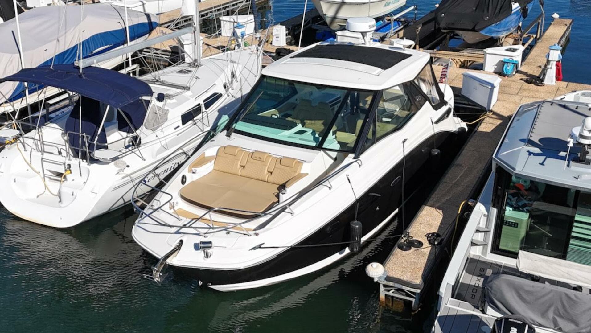 2023 Sea Ray 320 Outboard — photo 3