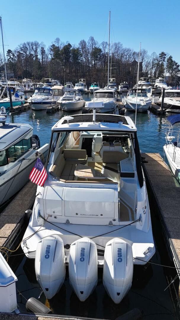 2023 Sea Ray 320 Outboard — photo 8