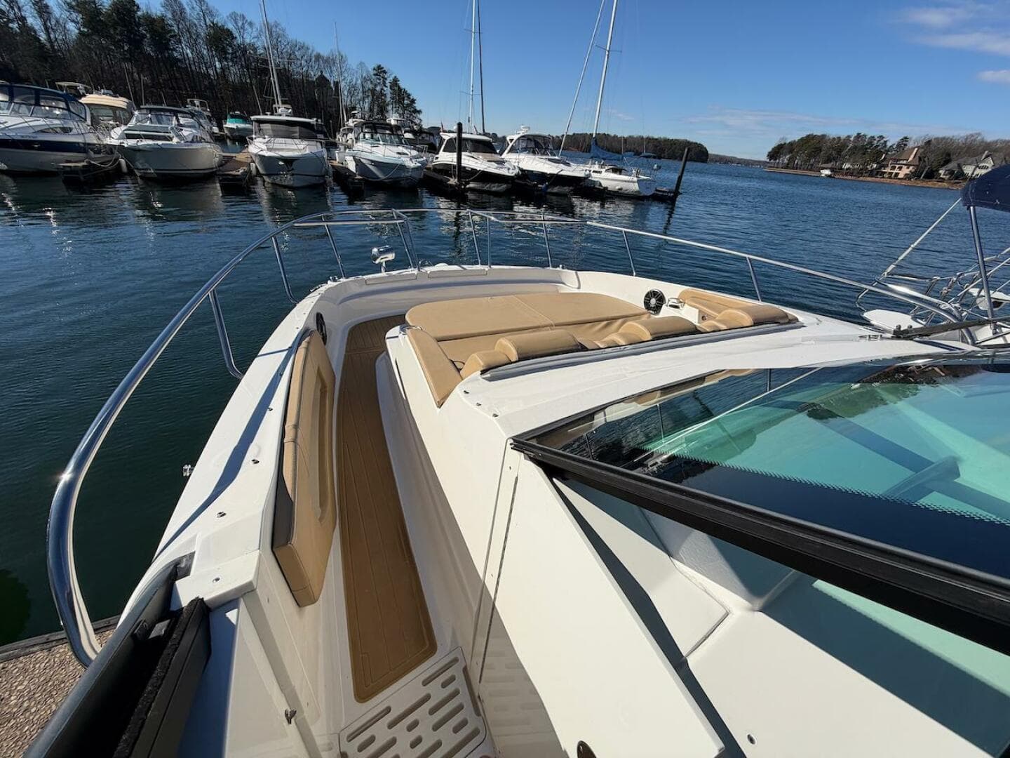 2023 Sea Ray 320 Outboard — photo 17