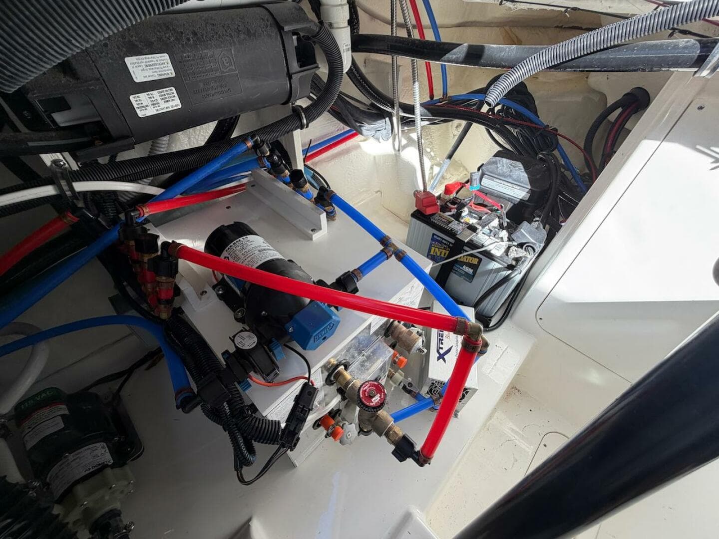 2023 Sea Ray 320 Outboard — photo 46