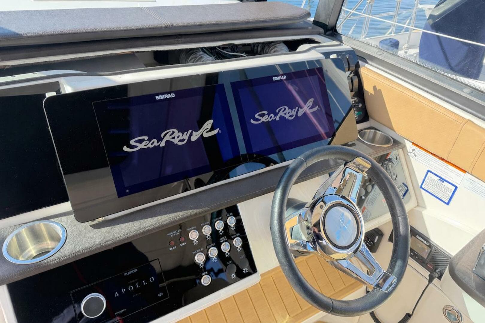 2023 Sea Ray 320 Outboard — photo 30