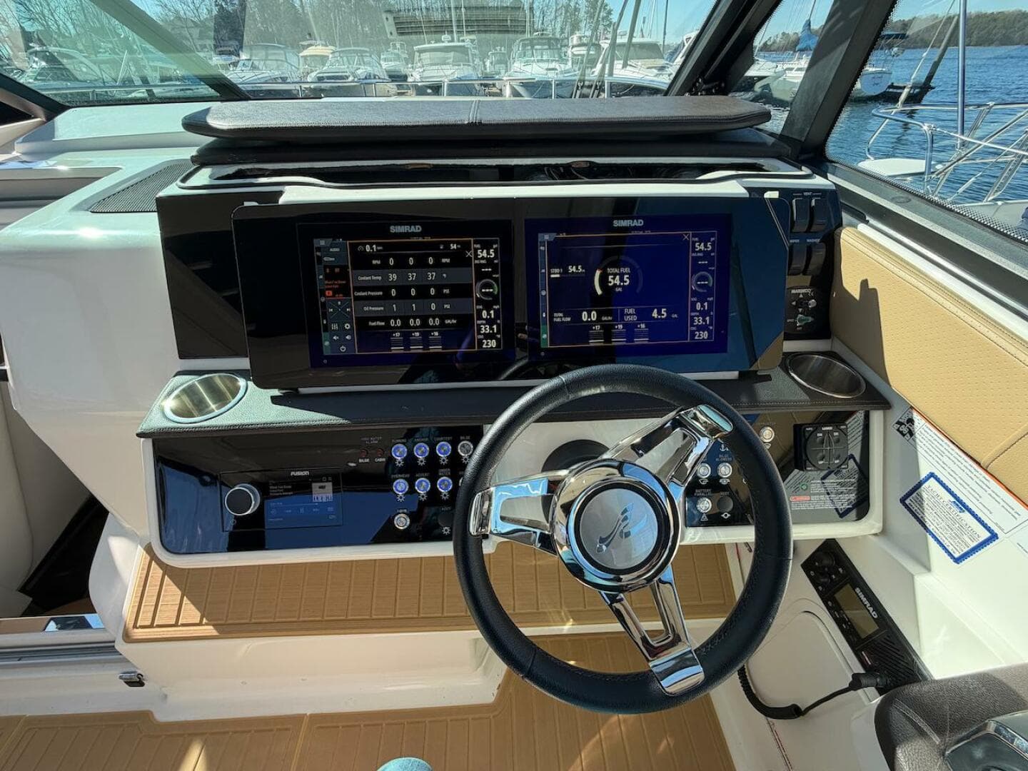 2023 Sea Ray 320 Outboard — photo 29