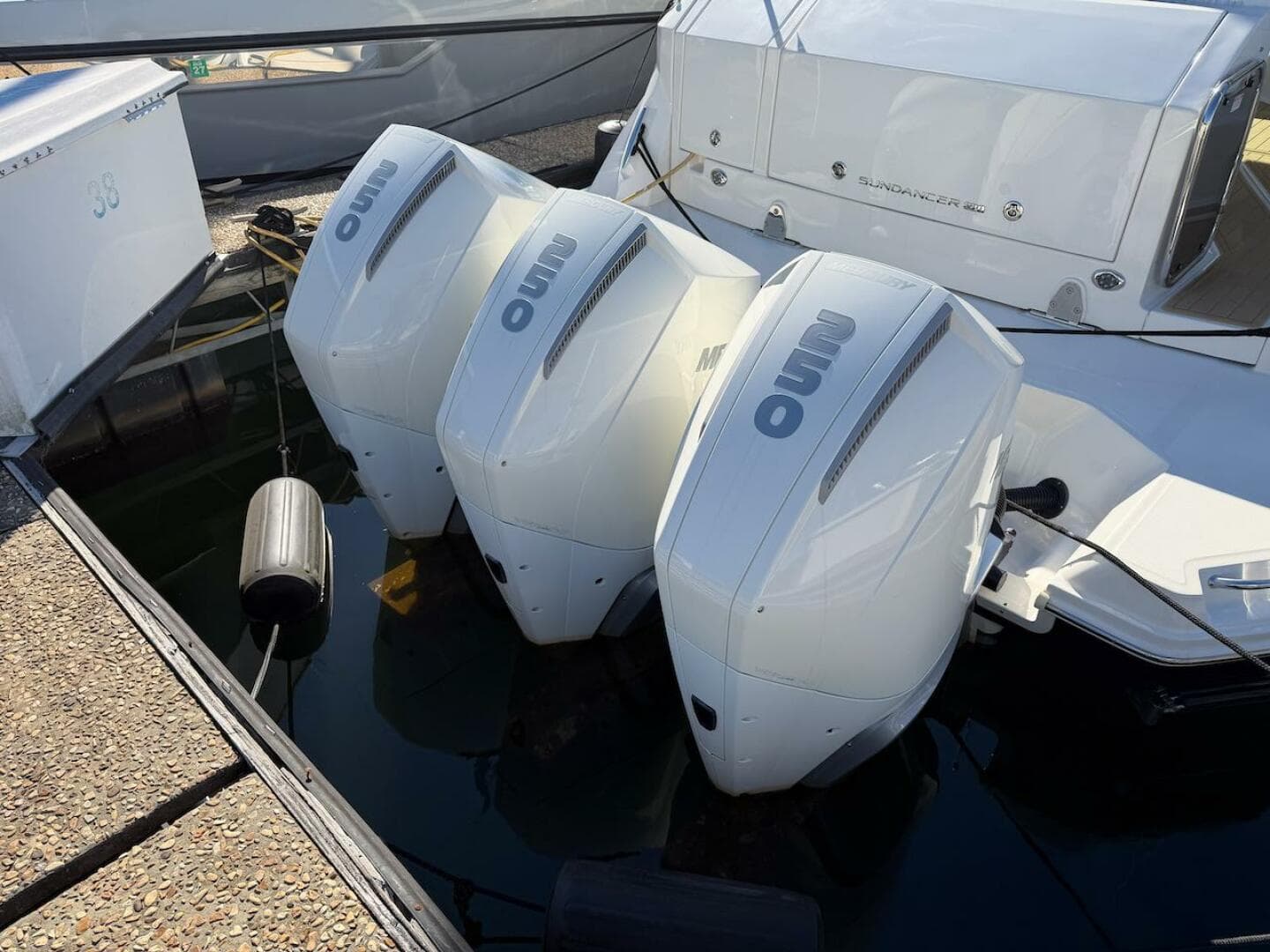 2023 Sea Ray 320 Outboard — photo 16