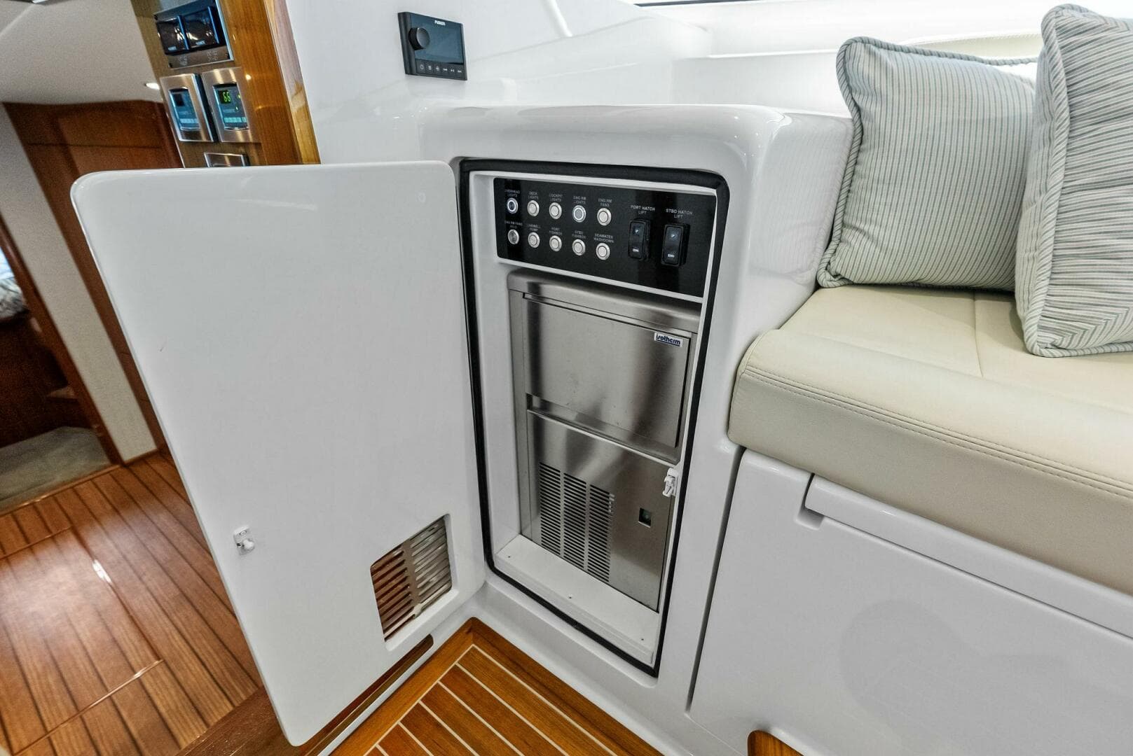 2022 Viking 46 Billfish — photo 20