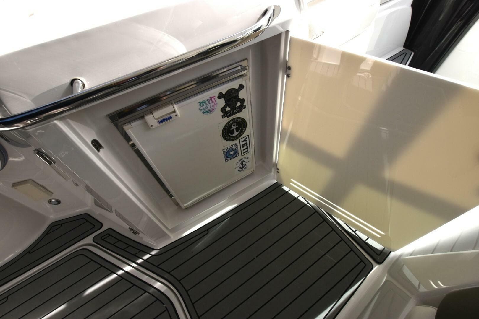 2017 Monterey 355 Sport Yacht — photo 12