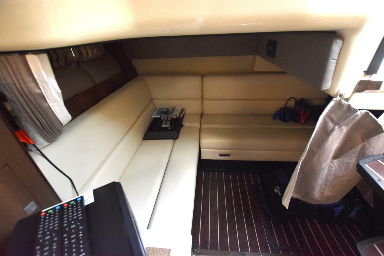 2017 Monterey 355 Sport Yacht — photo 15