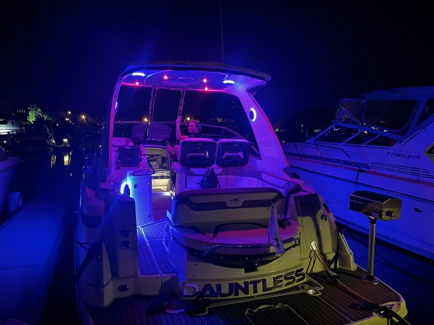 2017 Monterey 355 Sport Yacht — photo 2