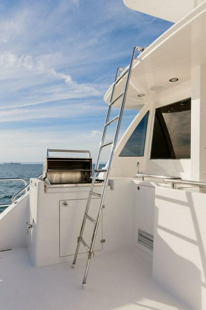 2010 Horizon Enclosed Pilothouse — photo 17