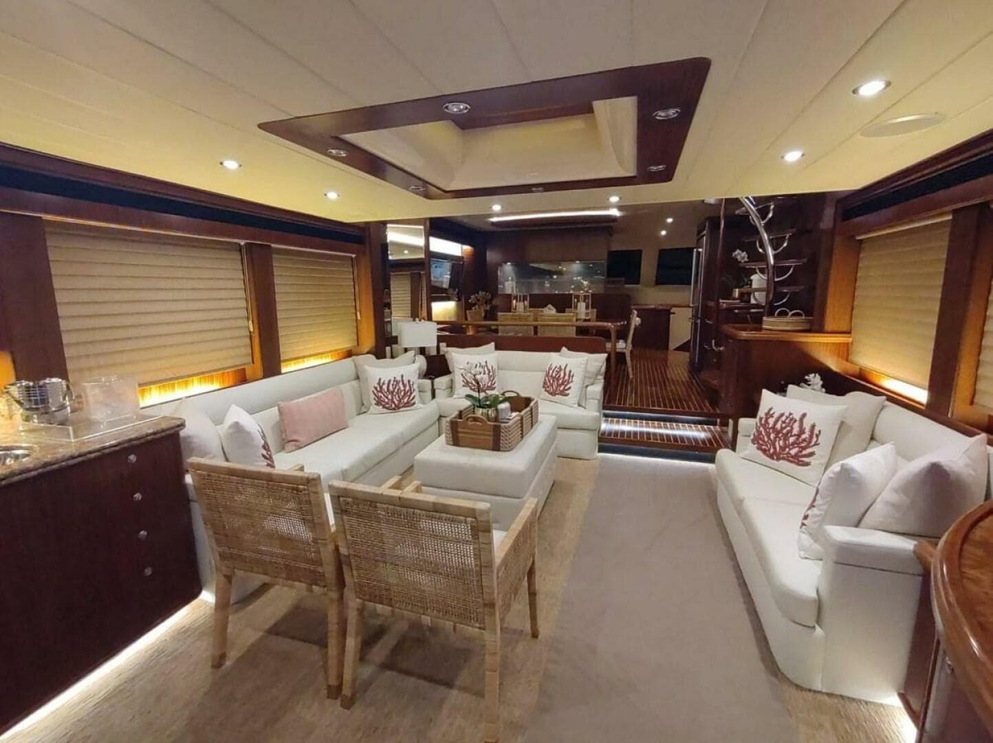 2010 Horizon Enclosed Pilothouse — photo 24