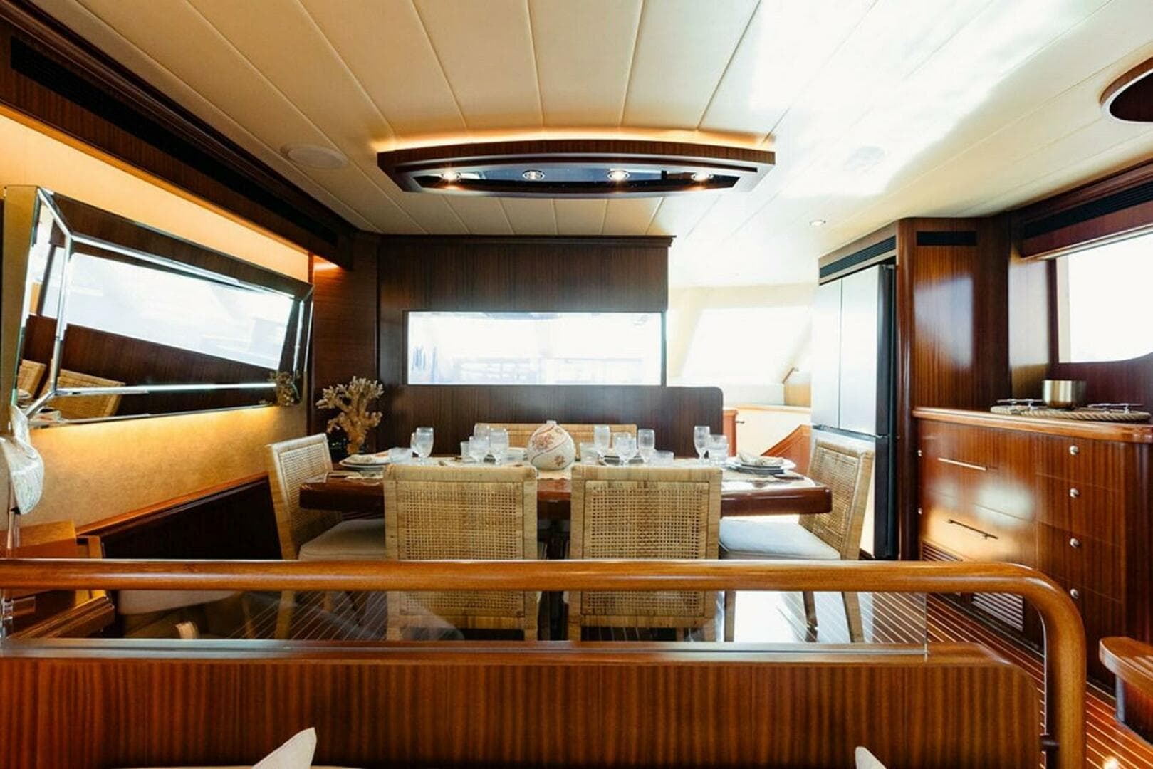 2010 Horizon Enclosed Pilothouse — photo 25